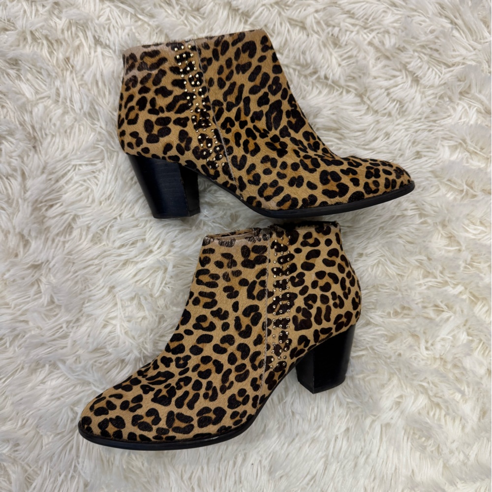Vionic leopard booties